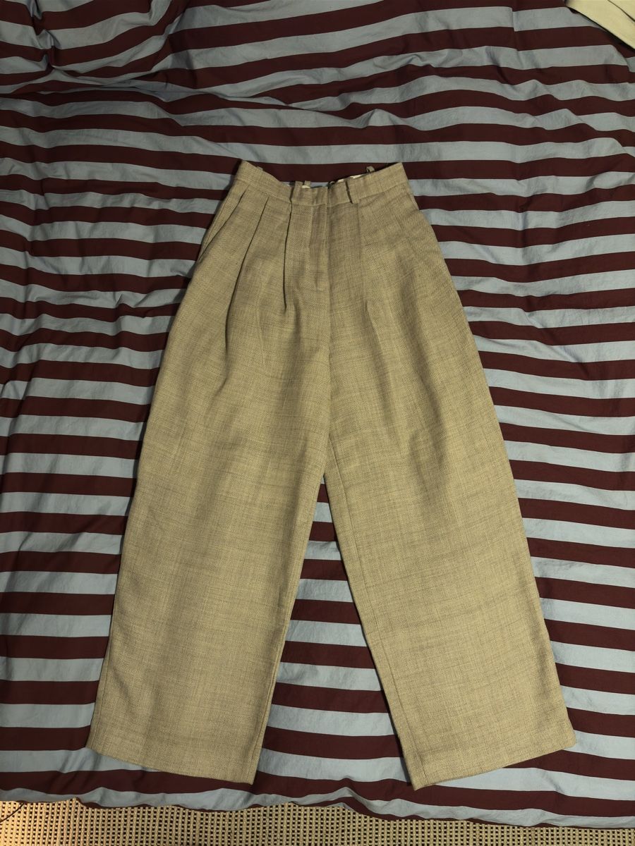 Cos Pantaloni: Cos verstellbare Hose, Obermaterial Wolle 100% – Nuovo (secondo la descrizione) da Kriens venduto da qij_5ghs 1