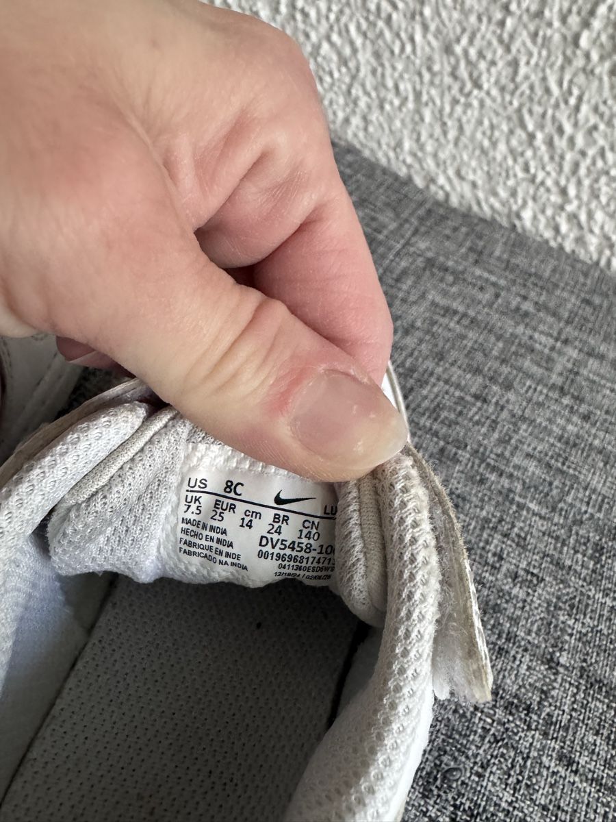Nike Scarpe per ragazzi: Nike Kinder Turnschuhe weiss Grösse 25 – Usato da Adliswil venduto da Bellezza06 2