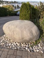 Grosser Naturstein / Findling – dekorativer Gartenstein