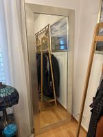 Eleganter Spiegel in klassischem Design
