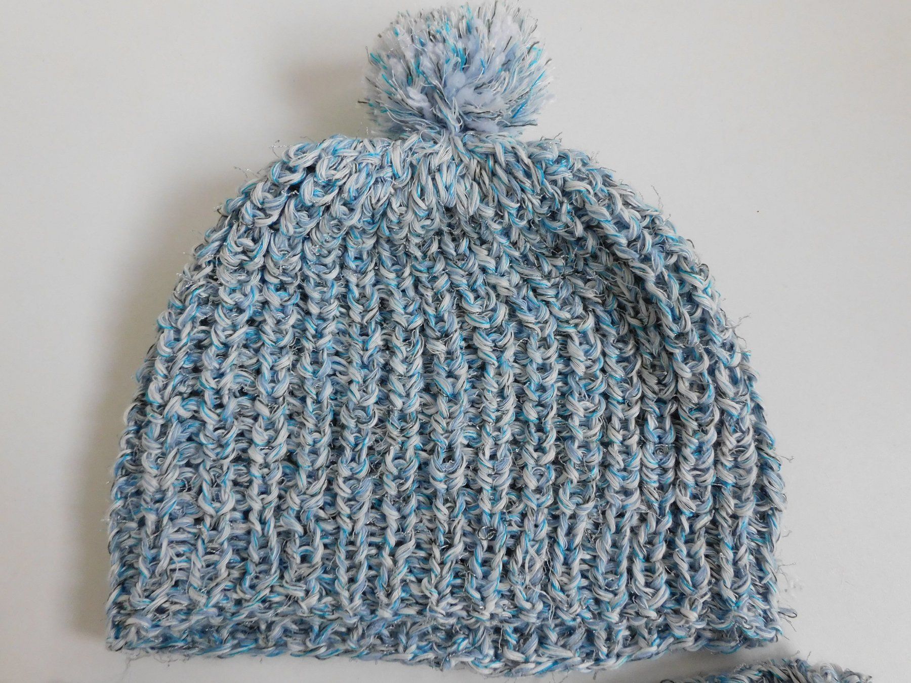 Hüte, Mützen & Caps: Selbstgestrickte Mütze& dazu passender Loopschal, hell blau – Neu und originalverpackt aus Walzenhausen von INROK 3