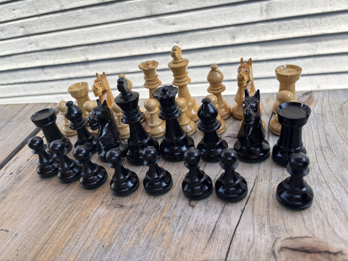 Giochi: Schachfiguren komplett mit Kasten – Usato da Würenlos venduto da Ashley24 1