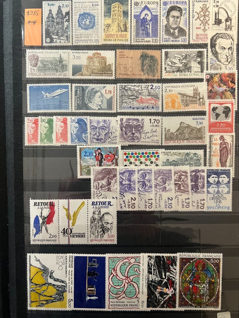 Tutti i francobolli: () Année complète 1985 Neufs** – Nuovo e nell'imballaggio originale da Lausanne venduto da ffhoud 1