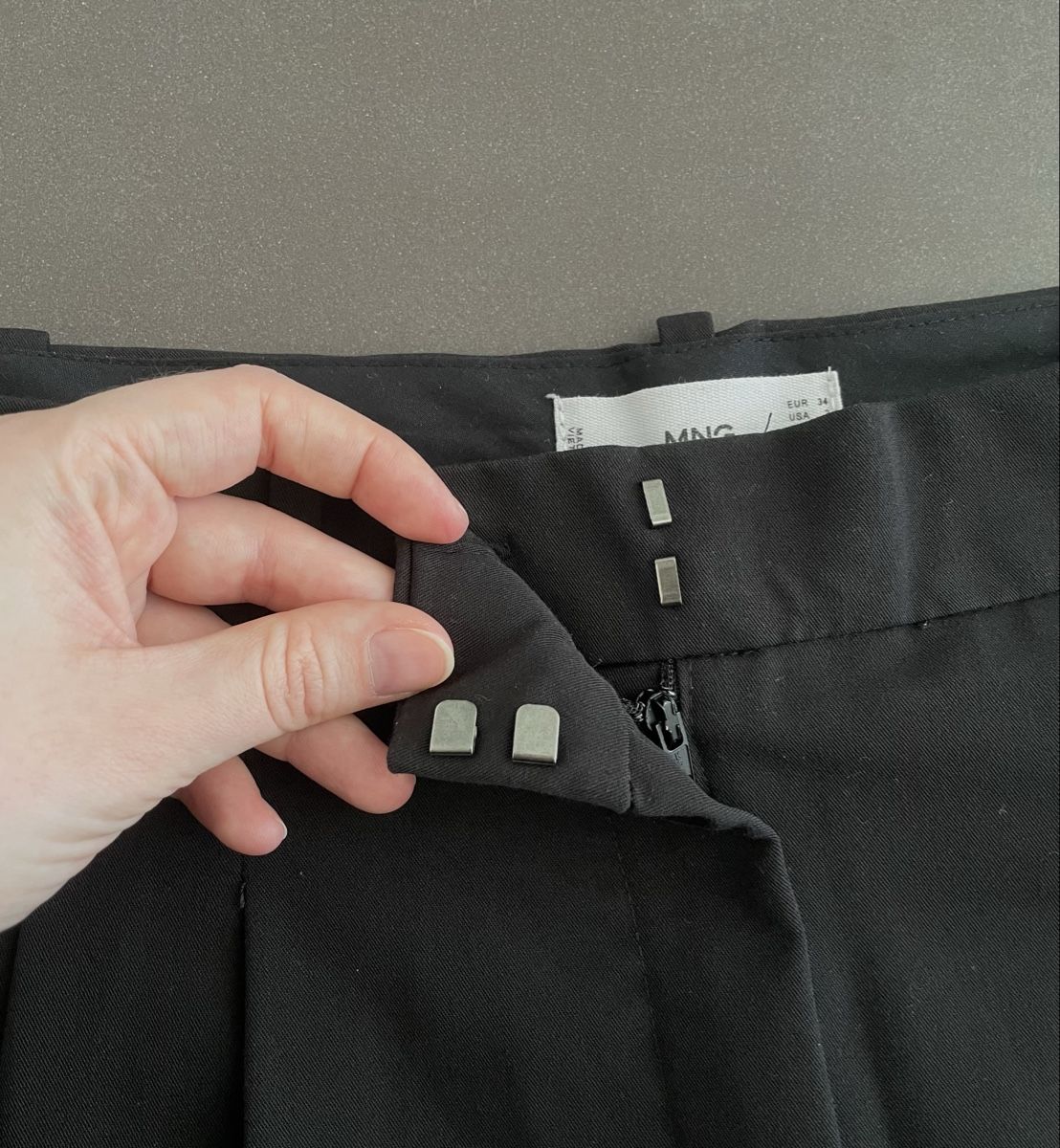 Mango Pantaloni: schwarze Stoffhose – Nuovo (secondo la descrizione) da Hirzel venduto da jan_vqt5 2