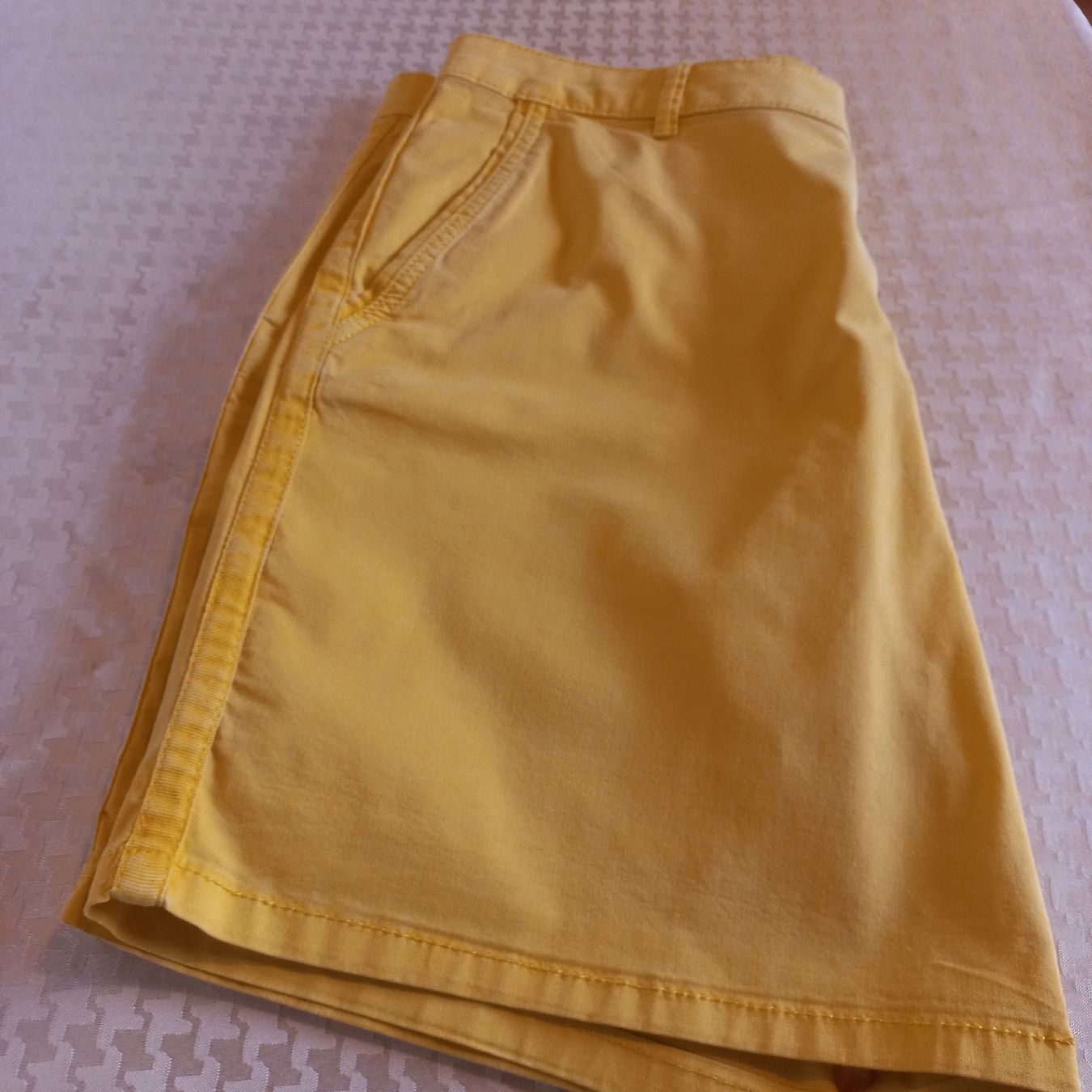 Pantaloni: Short Esprit jaune coton taille 40  – Usato da Dompierre FR venduto da fat_xth5 8