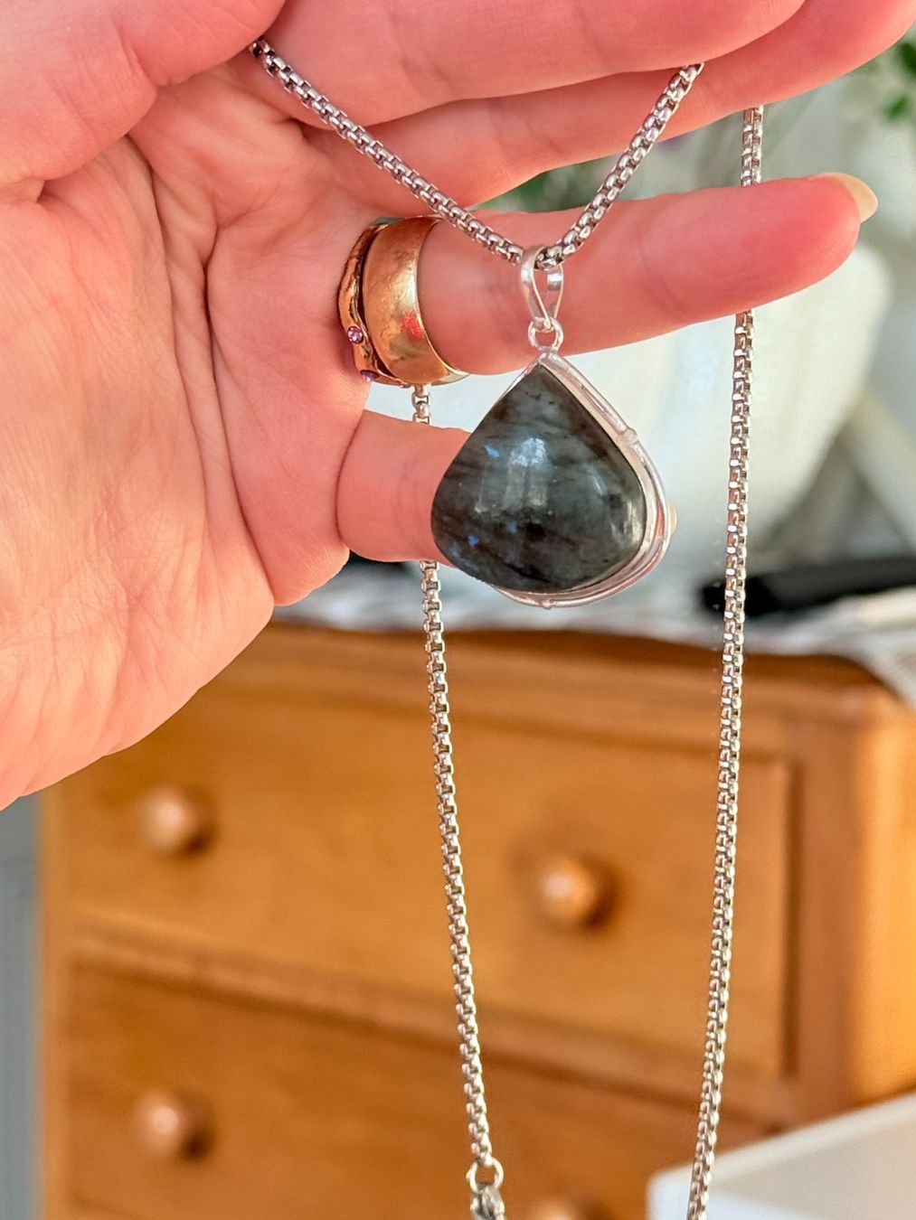 Ketten: Collier Labradorite naturelle – Neu und originalverpackt aus Genève von AGBERG