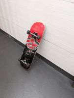 Altes Skateboard (es rollt noch)