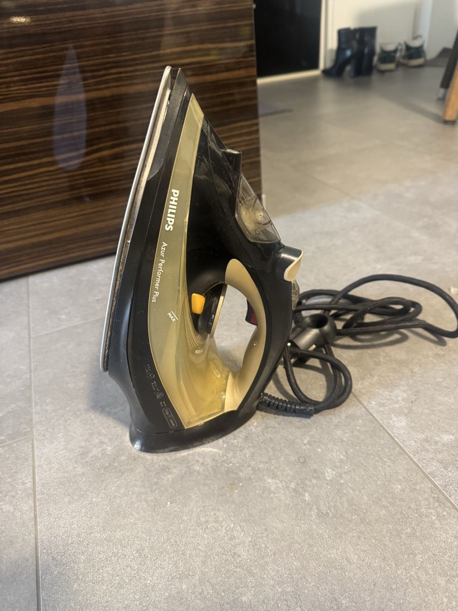 Philips Ferri da stiro: Philips Azur Performer Plus Iron  – Usato da Rorbas venduto da ang_y8bv