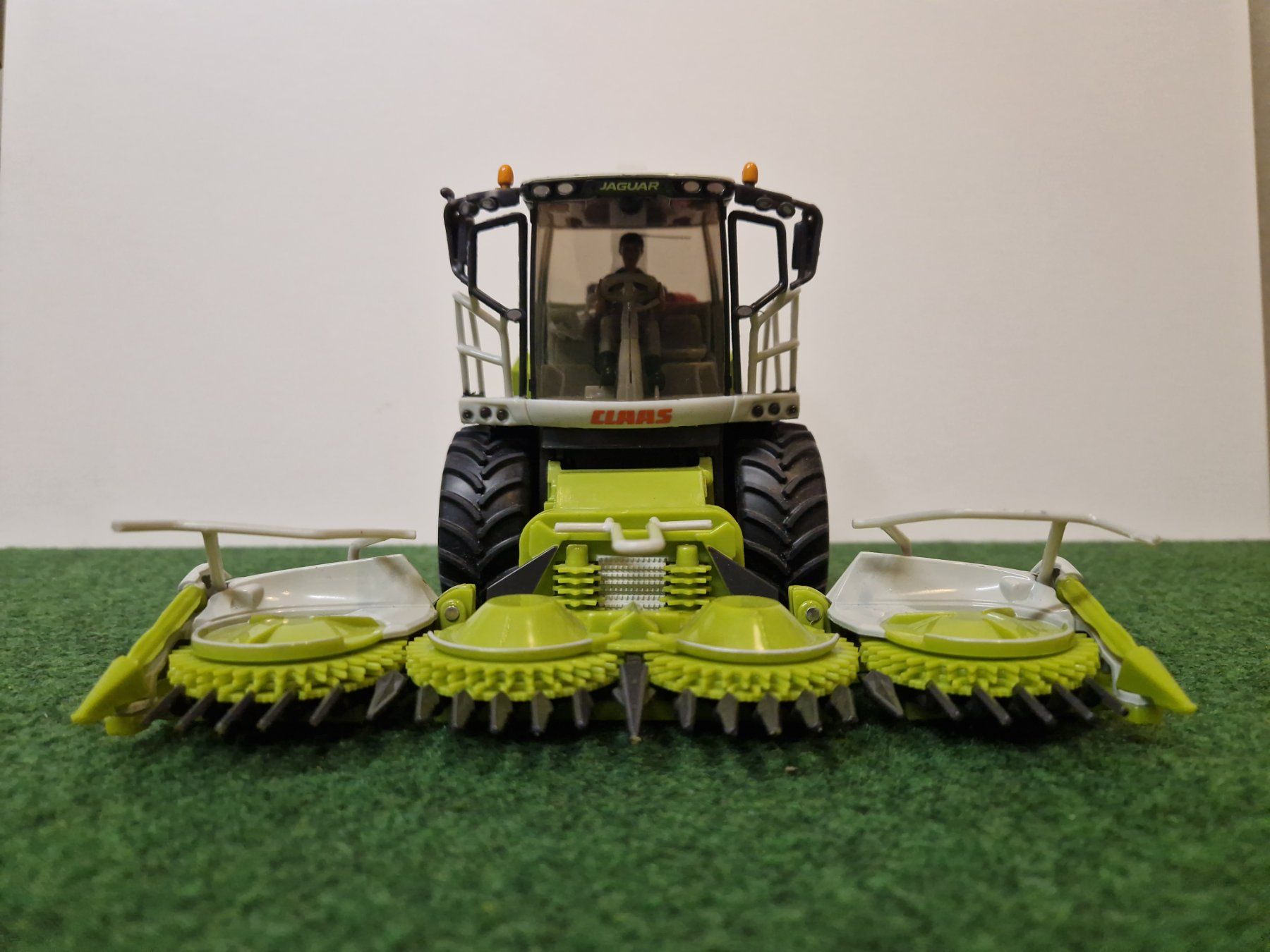 Siku Kit di modellismo & Modellini statici: Siku Claas Jaguar 1:32 – Usato da Thun venduto da ZweifelChipss 4