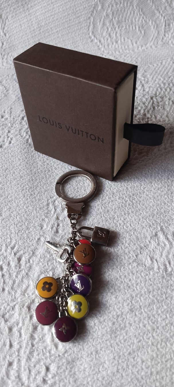 Louis Vuitton Ciondoli: Luis Vuitton Taschenanhänger Neu! Np.375.- – Nuovo (secondo la descrizione) da Maienfeld venduto da Andyr44 1