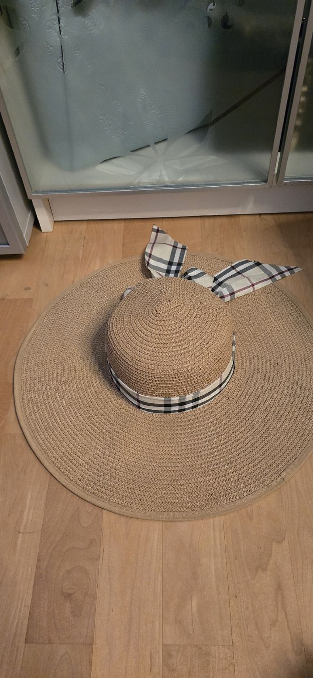 Copricapi, berretti & cappellini: Sonnenhut mit Burrberrystyle Band – Nuovo (secondo la descrizione) da Schöftland venduto da Demndy