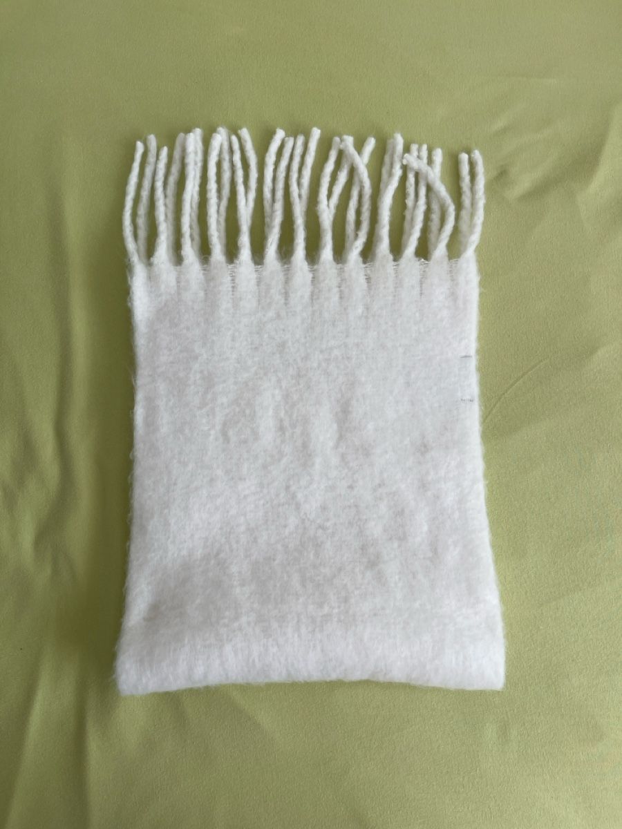 Bershka Foulards & écharpes: Écharpe blanche  – Neuf (Voir description) à Genève par giulia_almnn