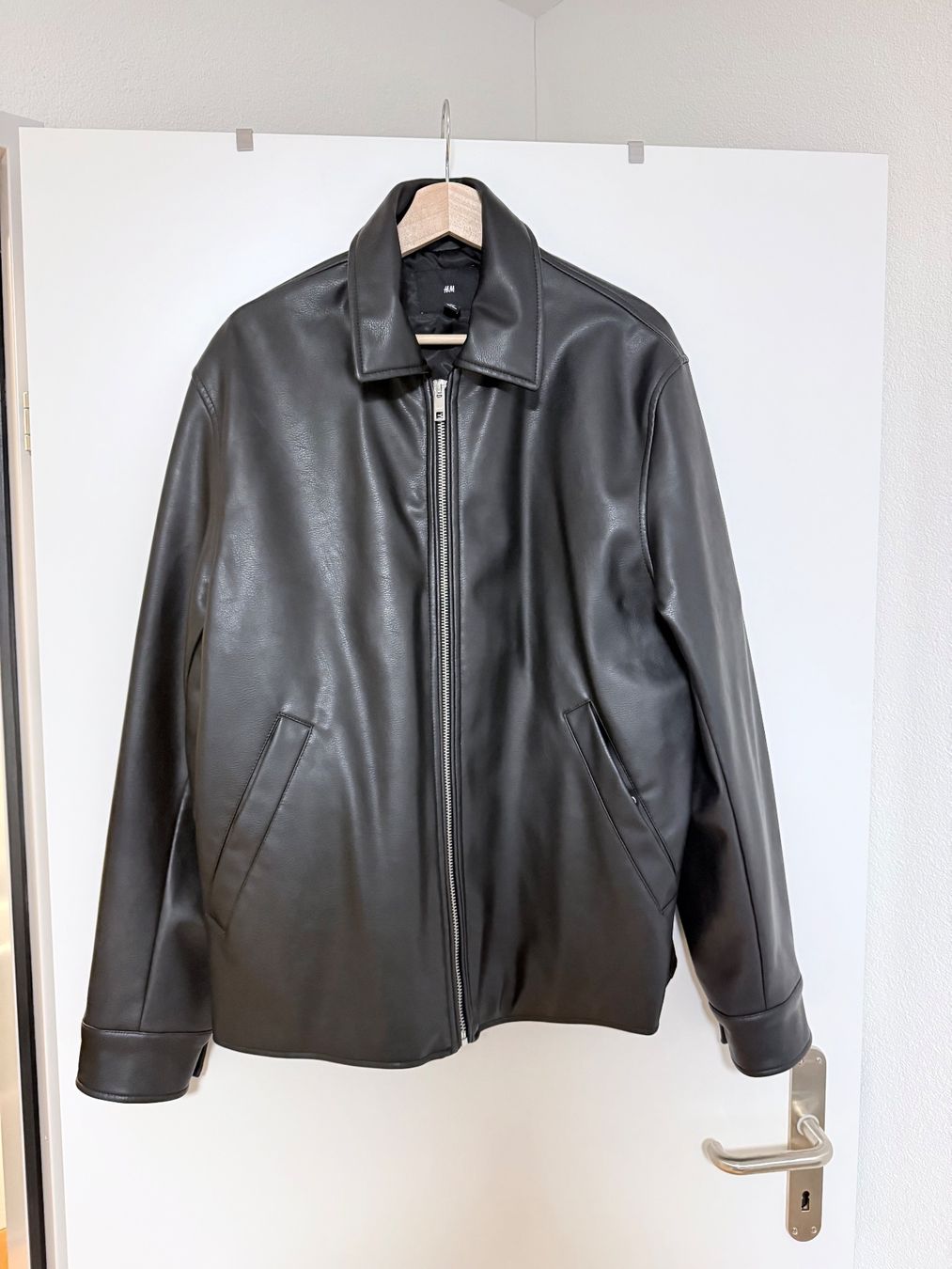 H&M Giacche: Schwarze faux Lederjacke H&M – Nuovo (secondo la descrizione) da Münchwilen TG venduto da terlizz1