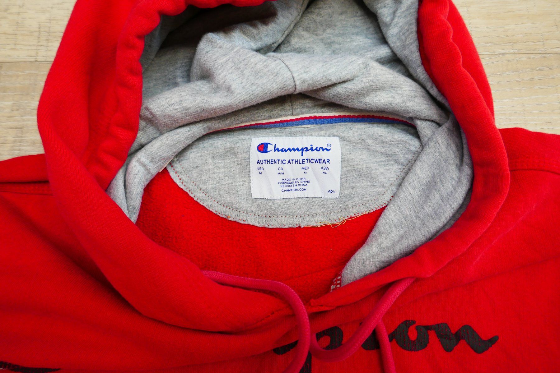 Champion Maglioni & Felpe: Pullover mit Kapuze, Hoodie Champion, Gr. M, rot – Usato da Port venduto da uzuku 7