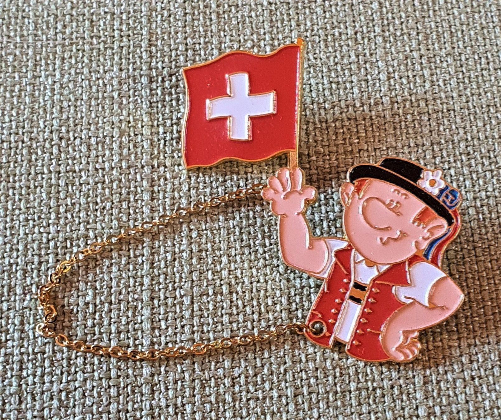 Placchette & Badge: E425 Pin Schweizer Fahne & Senn – Usato da Reinach BL venduto da Boston-Verkauf