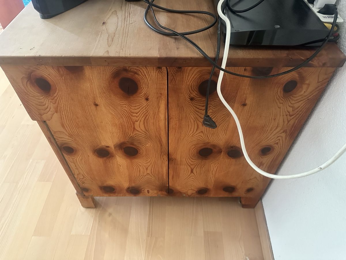 Kommoden: Massive antike Holzkommode, Arvenholz? – Gebraucht aus Zürich von Flokke33 3