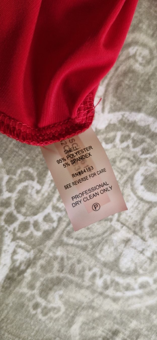 Calvin Klein Camicette: CK red top – Usato da Bonstetten venduto da Denitza87 2