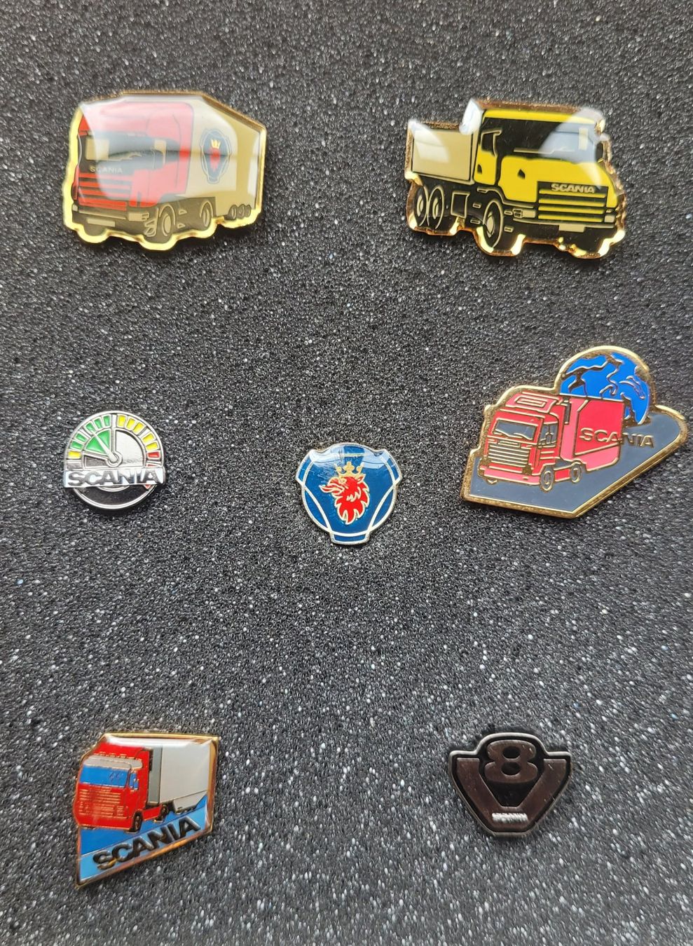 Scania Plaketten & Abzeichen: SCANIA Pin Sammlung – Neu und originalverpackt aus Fisibach von  3