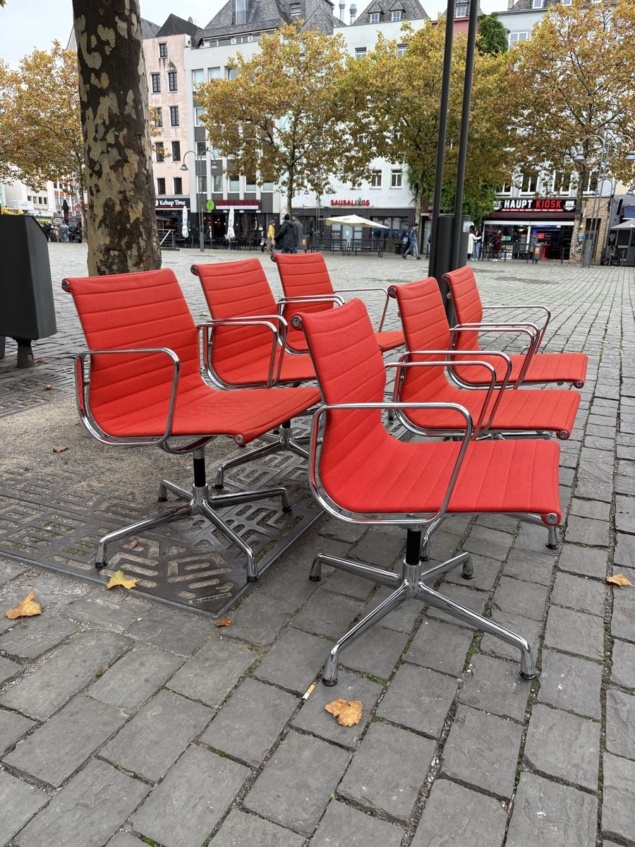 Vitra Sedie: Vitra EA 108 Aluminium Chair Hopsak rot Charles Eames – Usato da Zürich venduto da timeless.tones 2