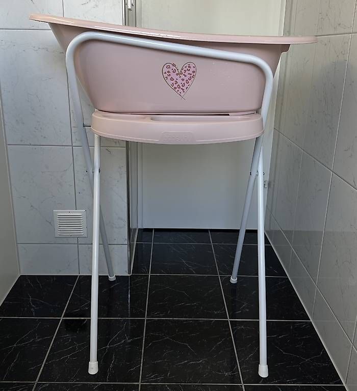 Tutto per il bagno: Badewanne Bebejou mit Ständer in hellrosa – Usato da Fällanden venduto da jul_tbl7 2