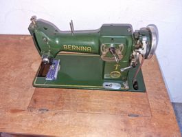 Nähmaschine BERNINA Grün mit Tisch; versenkbar