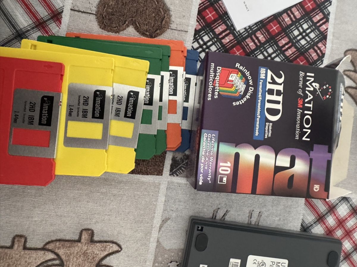 Dischetti: USB Floppy Drive + 2HD Disketten 1.44MB – Usato da St. Margarethen TG venduto da Apple_Lovers 2