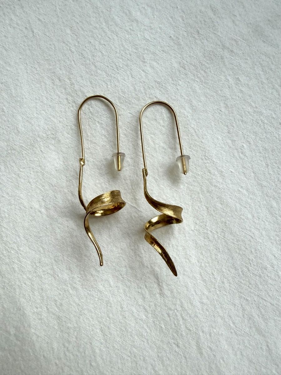 Orecchini pendenti & Orecchini a lobo: Handgefertigte Designer-Ohrhänger in Spiralform – Nuovo (secondo la descrizione) da Zürich venduto da ei_8006