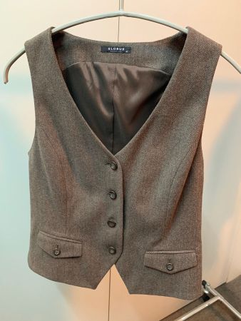 Deux Piece Gilet und Jupe