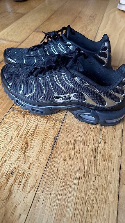 Herrenschuhe: Nike Air Max Plus SE Black Chrome – Neu und originalverpackt aus Lausanne von NadiaDebrot 4