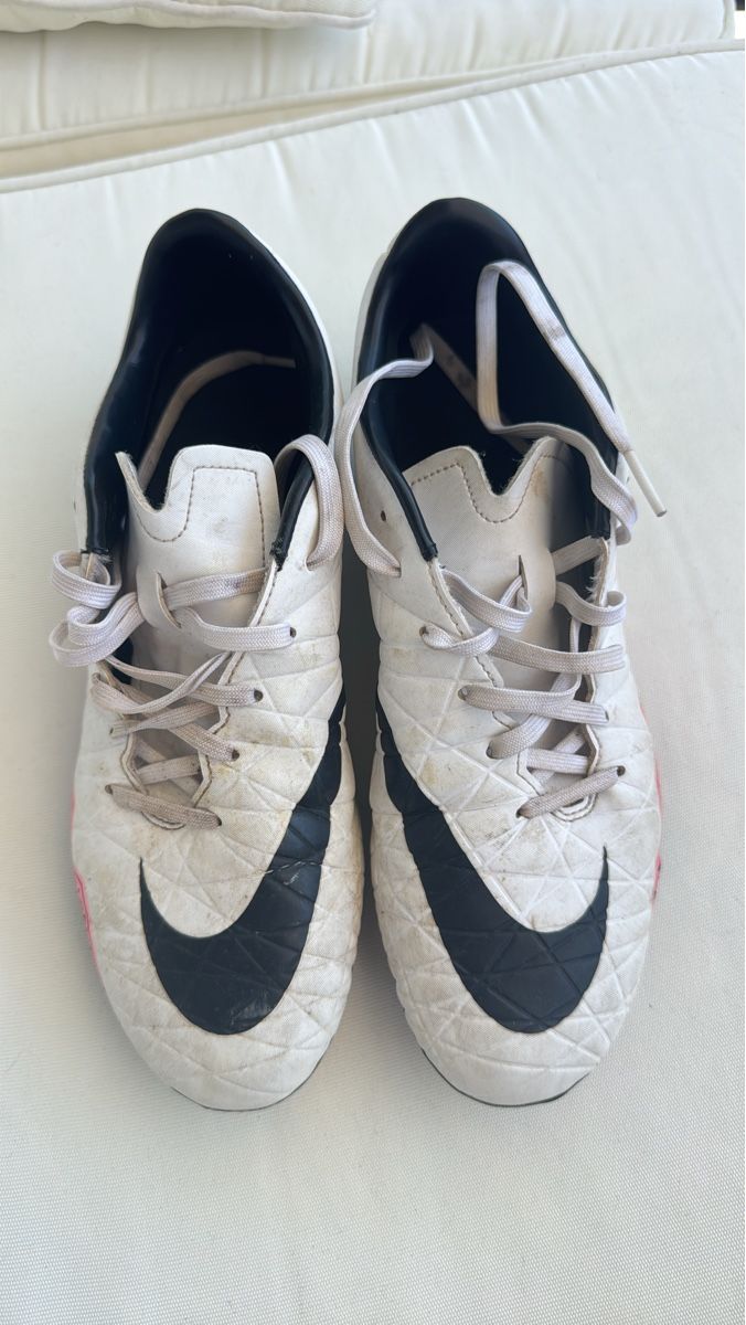 Nike Scarpe da uomo: Nike Football Boots White Size 40 – Usato da Bassersdorf venduto da mmikolaj