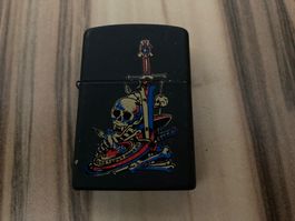 Feuerzeug Schädel Schwert Totenkopf