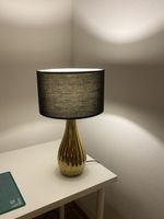 Tischlampe Goldfarben mit schwarzem Schirm
