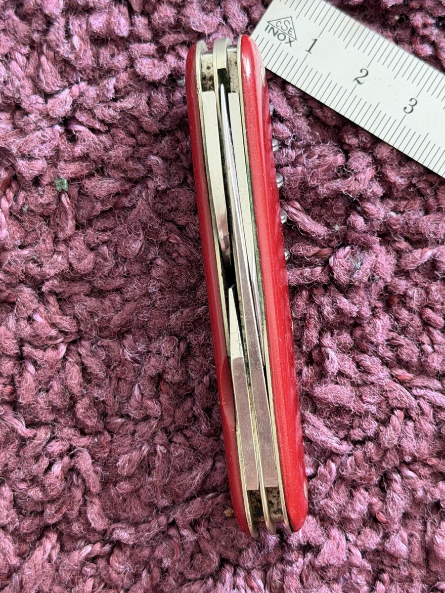 Taschenmesser: Taschenmesser rot Elsener Schwyz  – Defekt aus Lyss von nekoreh 8