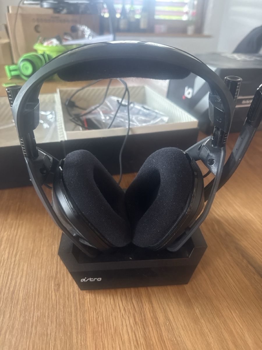 Astro Gaming Cuffie: Astro A50 Wireless Headset mit Basisstation schwarz – Usato da Volken venduto da Tanjawolf
