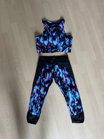 Sporthose und Top von Calvin Klein