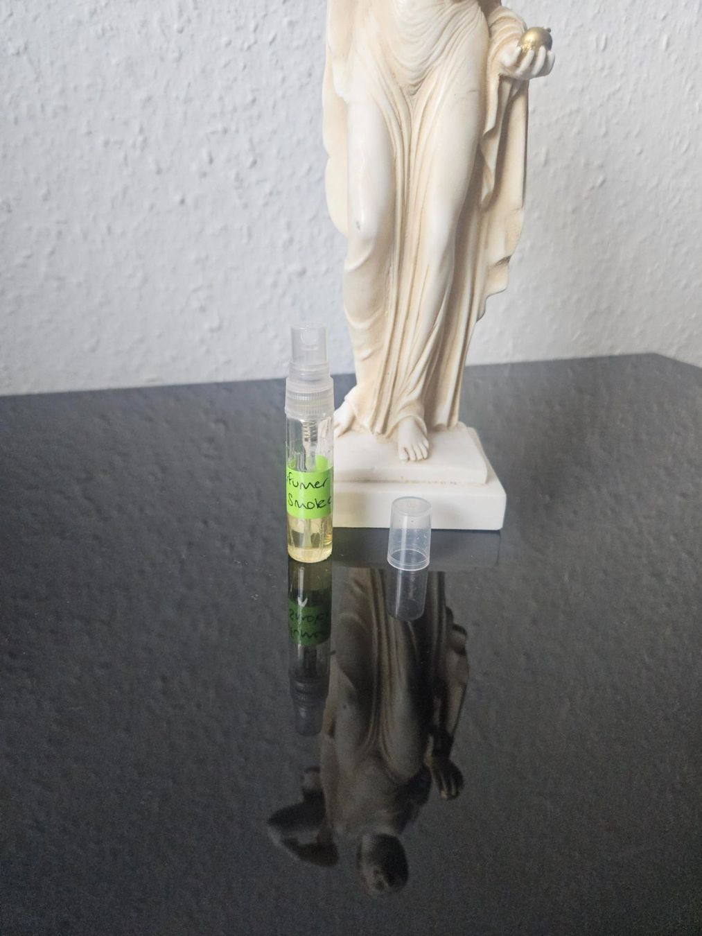 Parfums & Eau de Toilette: Perfumer H Smoke Eau de Parfum 3ml – D'occasion à Genève par ily_jf7q 2