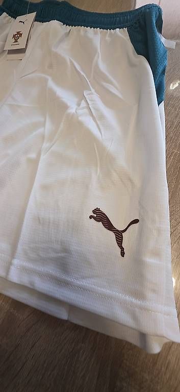 Canottiere & Pantaloni: Short équipe de Portugal (taille M)  – Usato da Petit-Lancy venduto da zesmile 2