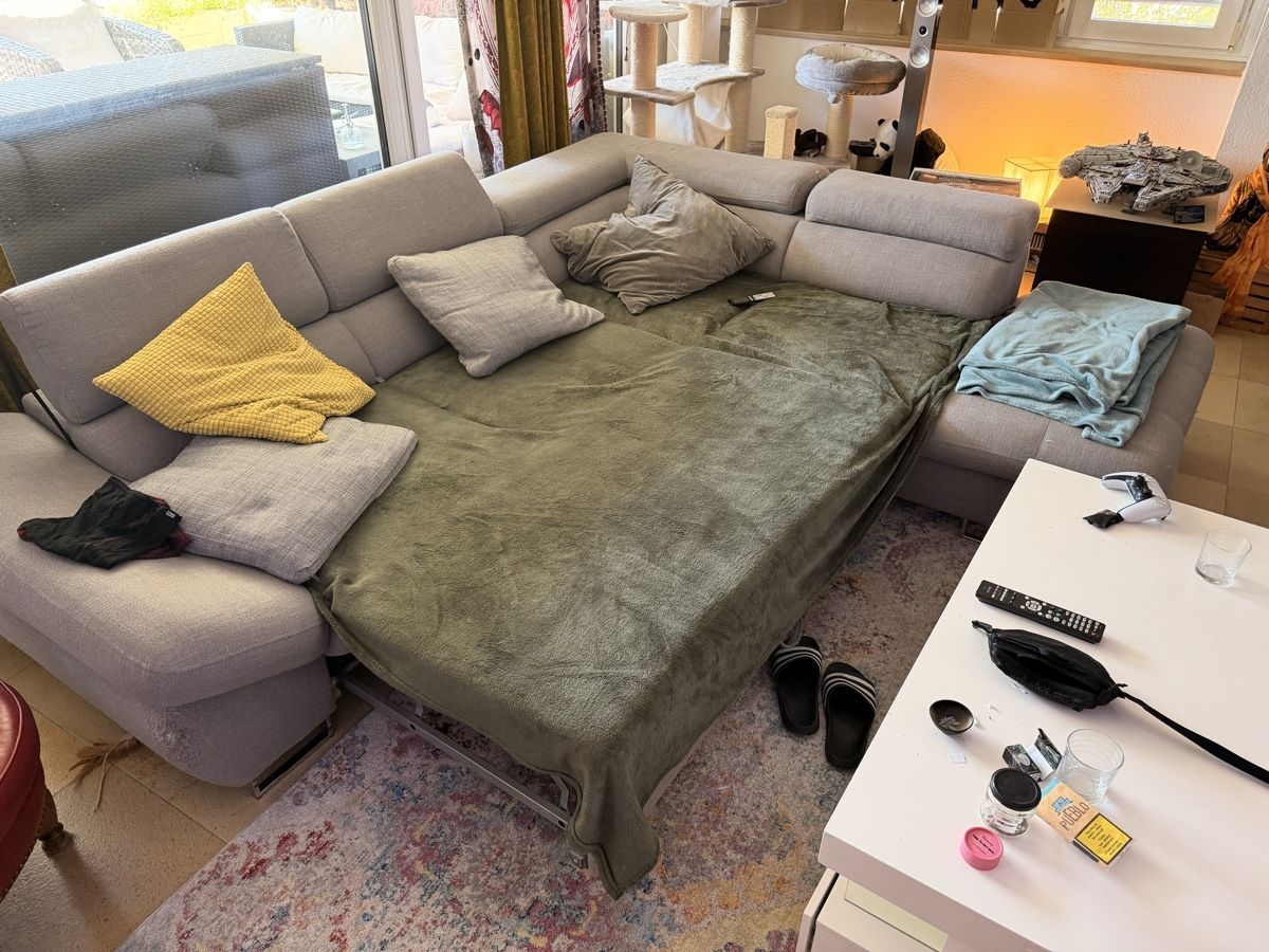 Divani: Ecksofa mit Schlaffunktion – Usato da Zofingen venduto da Mellocco
