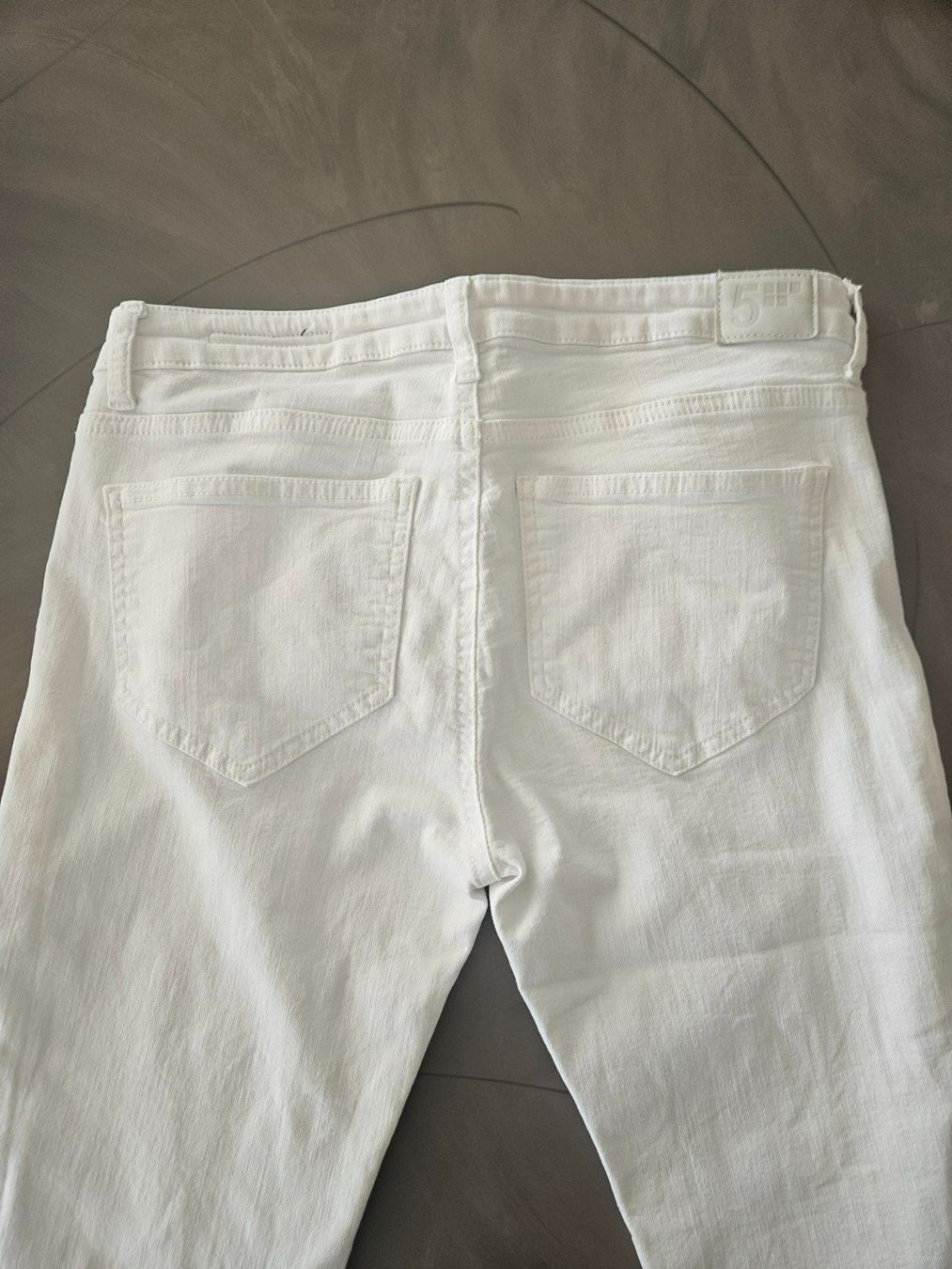 Jeans: weisse Jeans, Modell Kate, slim fit, Gr. 29 – Gebraucht aus Seengen von babawid 2