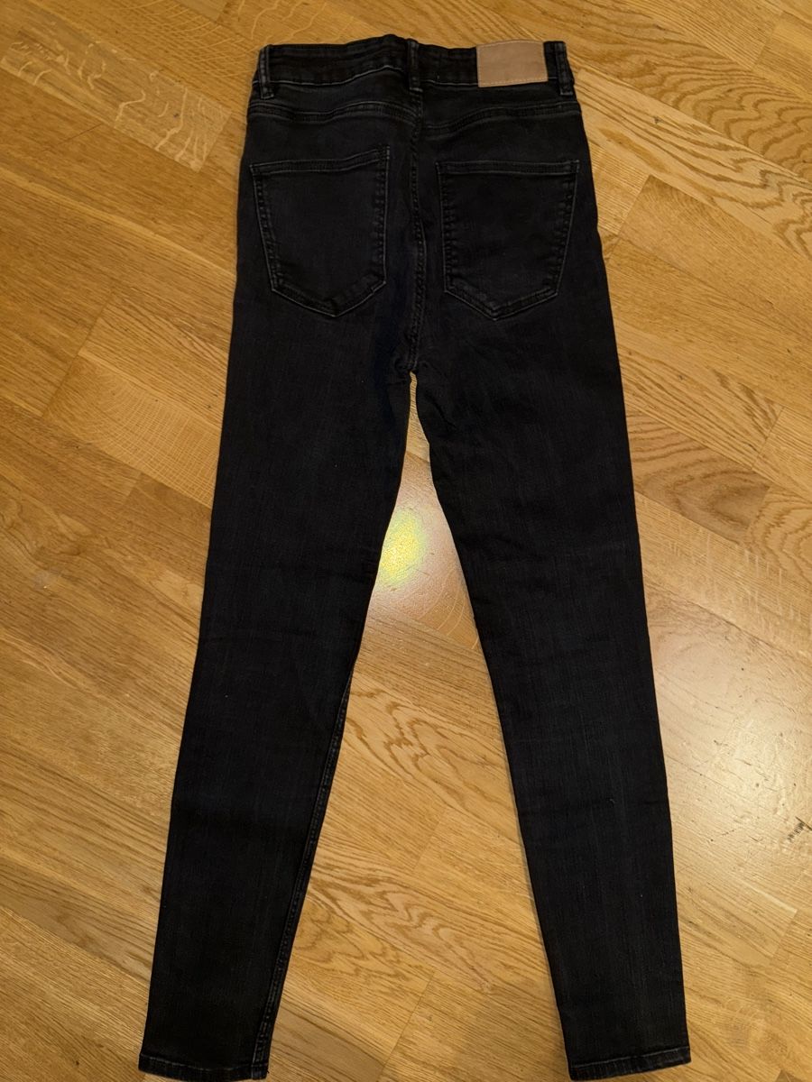 Zara Jeans: Jeans Zara – Usato da Zürich venduto da sabrina.gonc 2