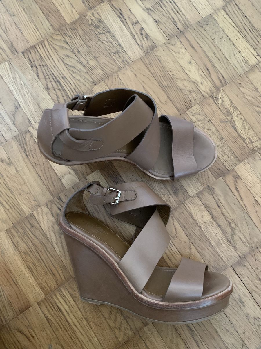 Scarpe da donna: Max mara beige leder sandalen – Usato da Zürich venduto da Nikuska32