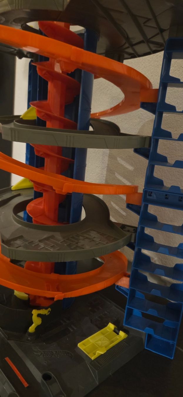 Hot Wheels Spielzeuge: Tolle Hot Wheels Bahn Parkhaus – Gebraucht aus Bremgarten b. Bern von Marge7979 2