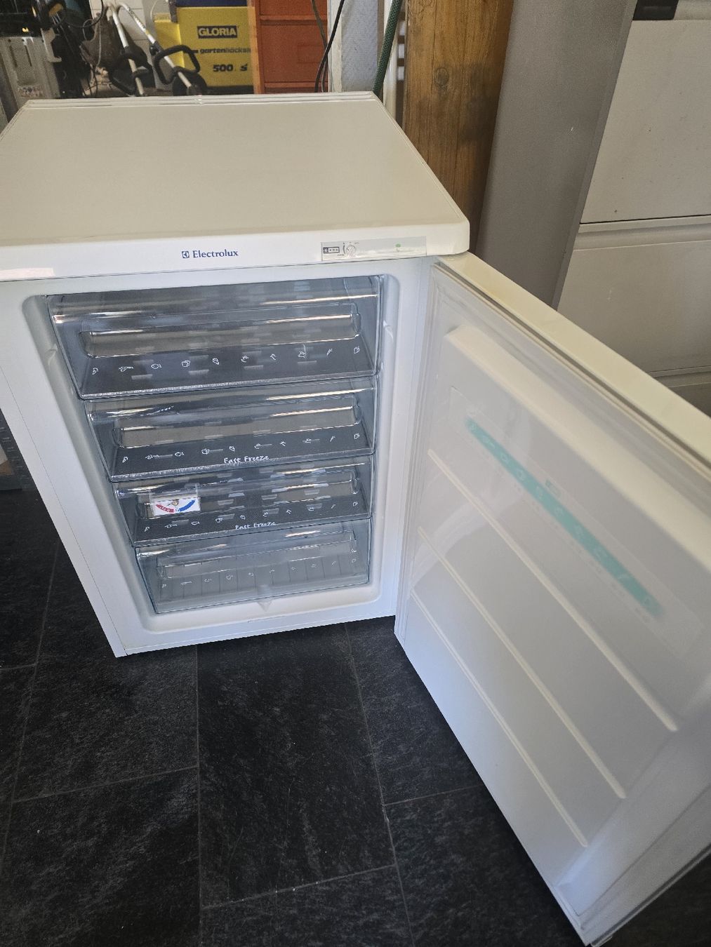 Electrolux Congelatori: Gefrierschrank Electrolux Mit 4 schubladen  – Usato da Oberburg venduto da B-2 1
