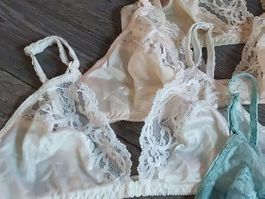 5er Set Damen BHs Spitze vers. Farben Grösse S