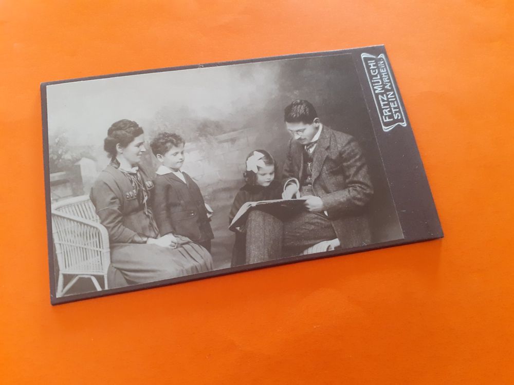schwiizer-familie-dazumal-eltere-2-chind-stein-am-rhein-gebraucht