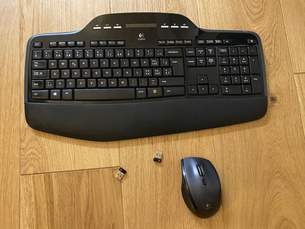Logitech Tastaturen: Logitech Tastatur & Maus  – Gebraucht aus Ennetbaden von jun_19