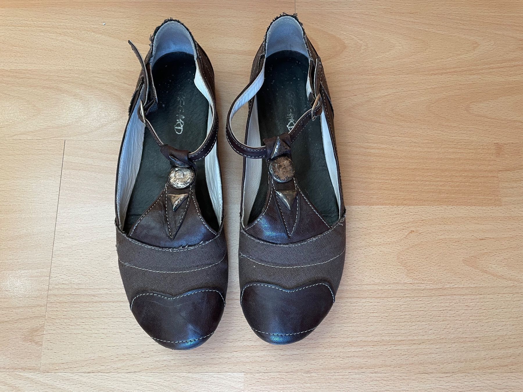 Scarpe da donna: Chaussure Regard T37.5 – Usato da Chamoson venduto da daleva0204