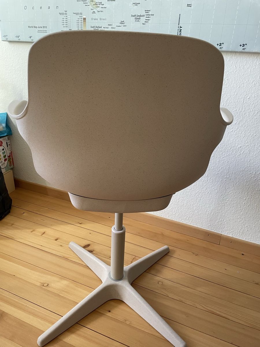 Ikea Sedie: Drehbarer Bürostuhl mit Hydraulik – Usato da Wettingen venduto da Trawangan79 1