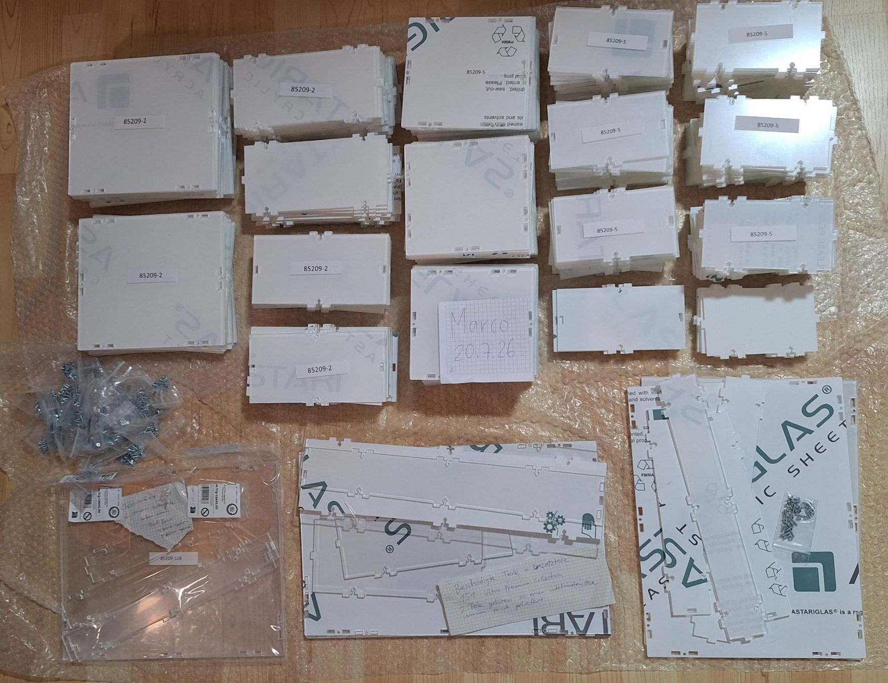 Pokémon Sammelbilder & Trading cards: Pokemon 47 Acryl Cases – Gebraucht aus Andwil SG von popatus