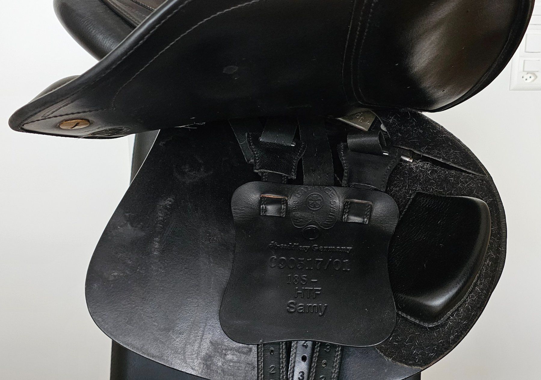 Selle & Accessori: Wunderschöner HBS Vielseitigkeitssattel schwarz 18" – Usato da Rupperswil venduto da KKPUNISH77 9